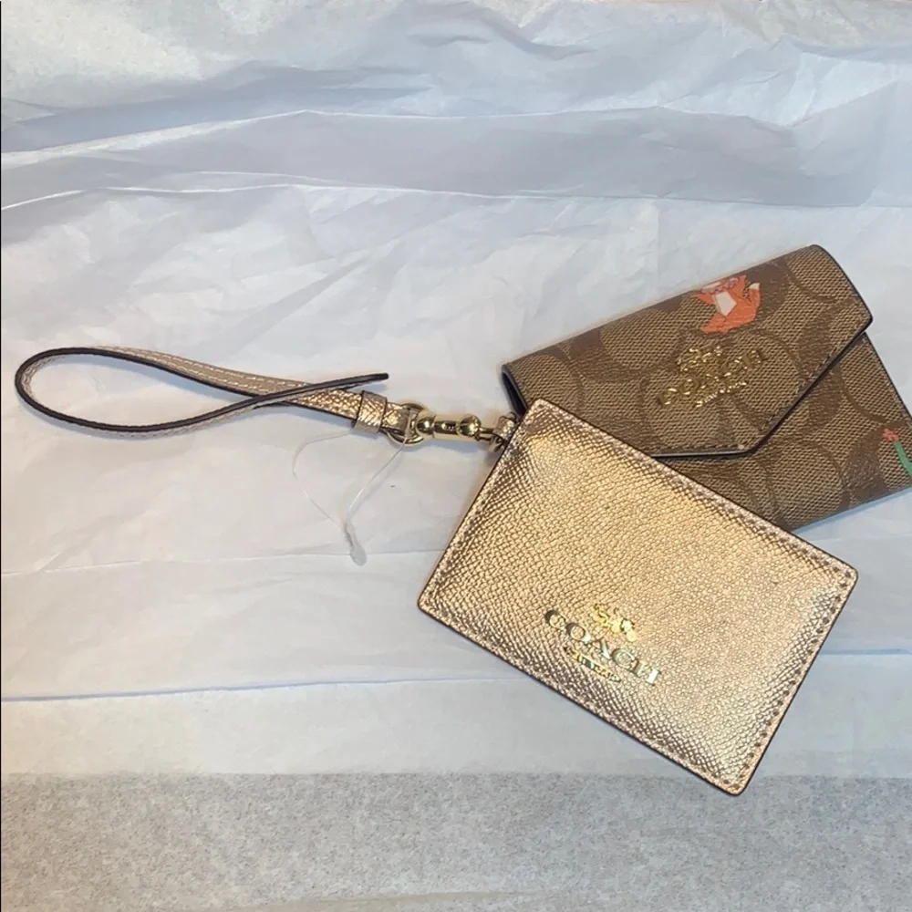 NWT Coach limited edition leashed wallet w/mirror